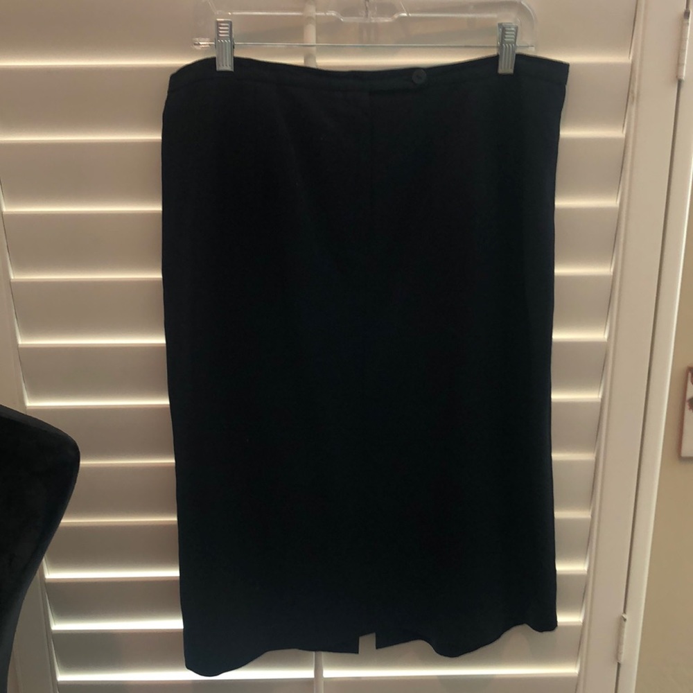Tamotsu black front opening skirt. Fully lined